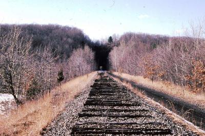 <tt>Roseville-Tunnel-1989 by Chuck Walsh via Wikimedia Commons</tt>